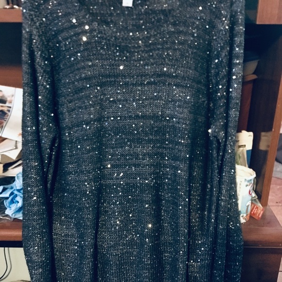 Light and long sweater with sequins. - Picture 2 of 5